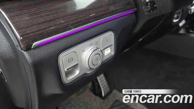 Mercedes-Benz GLE-Class 2021 — photo 28
