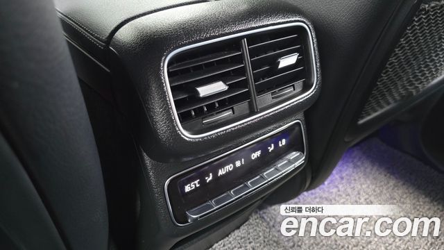 Mercedes-Benz GLE-Class 2021 — photo 32