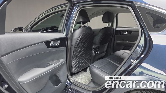 Kia K3 2022 — photo 23