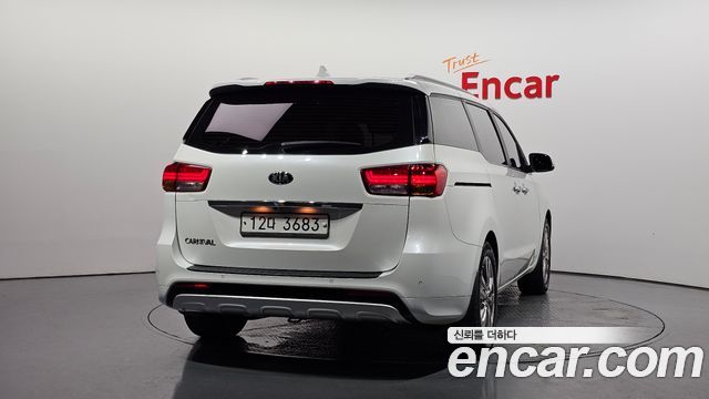 Kia Canival 2015 — photo 4