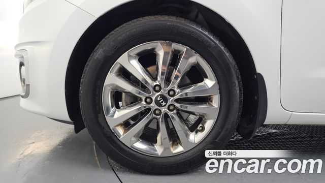 Kia Canival 2015 — photo 5