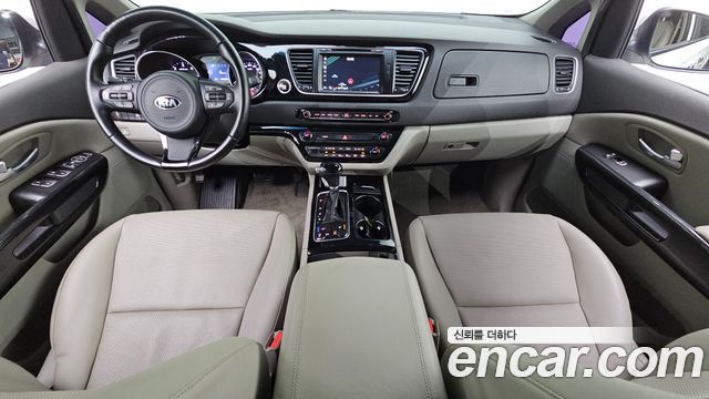 Kia Canival 2015 — photo 7
