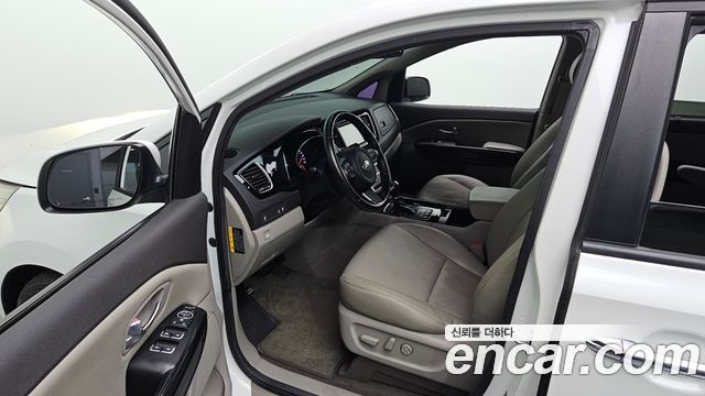 Kia Canival 2015 — photo 10