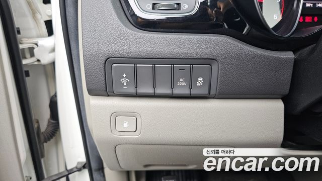 Kia Canival 2015 — photo 13
