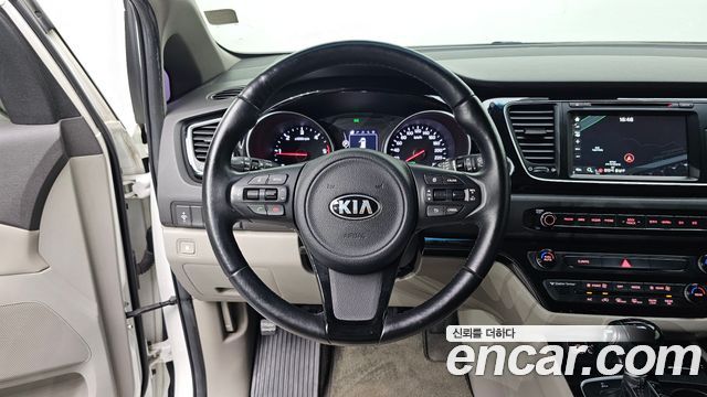 Kia Canival 2015 — photo 14