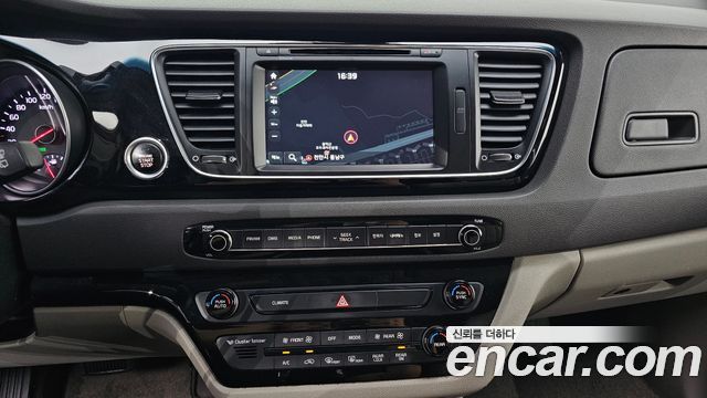 Kia Canival 2015 — photo 15