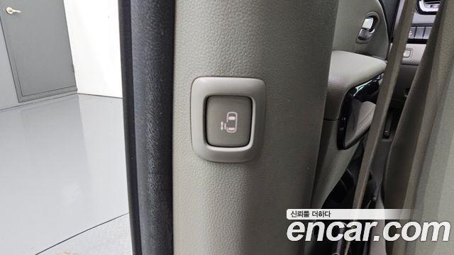 Kia Canival 2015 — photo 17