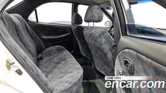 Hyundai AVANTE 1995 — photo 16