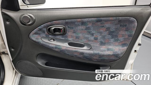 Hyundai AVANTE 1995 — photo 12