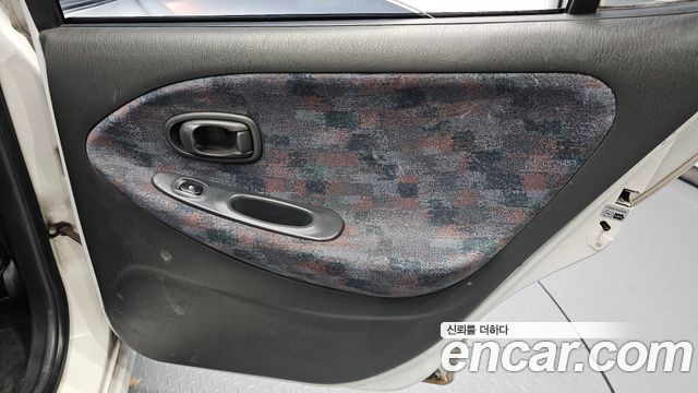 Hyundai AVANTE 1995 — photo 13