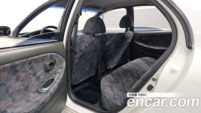 Hyundai AVANTE 1995 — photo 14