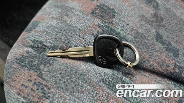 Hyundai AVANTE 1995 — photo 28