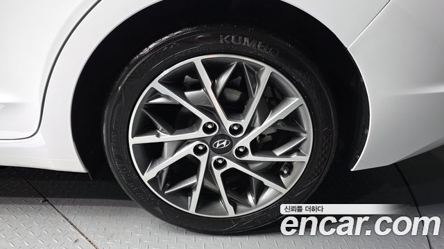Hyundai AVANTE 2019 — photo 5