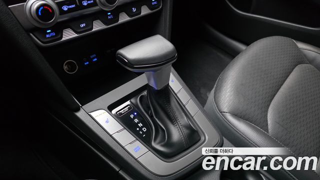 Hyundai AVANTE 2019 — photo 12