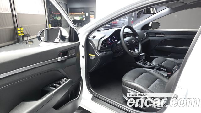 Hyundai AVANTE 2019 — photo 13
