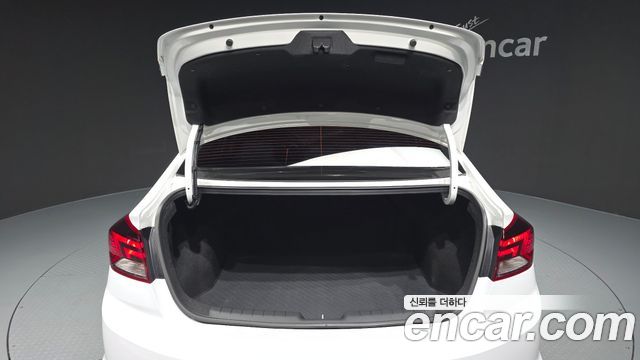 Hyundai AVANTE 2019 — photo 26