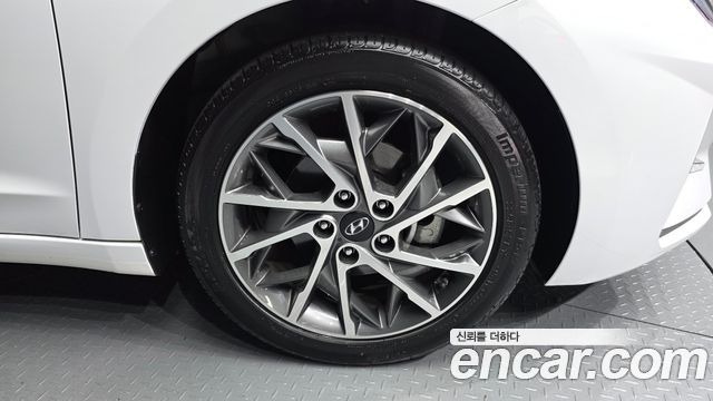 Hyundai AVANTE 2019 — photo 7