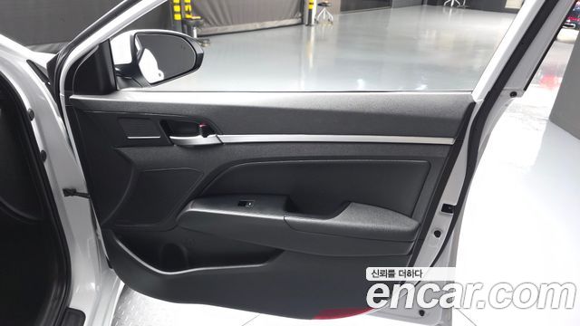 Hyundai AVANTE 2019 — photo 14