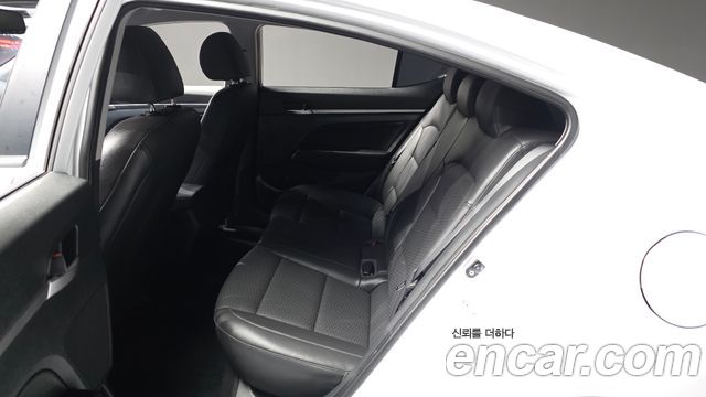 Hyundai AVANTE 2019 — photo 16