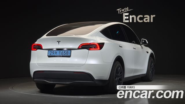 Tesla Model Y 2024 — photo 2