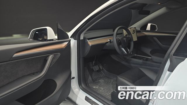 Tesla Model Y 2024 — photo 13