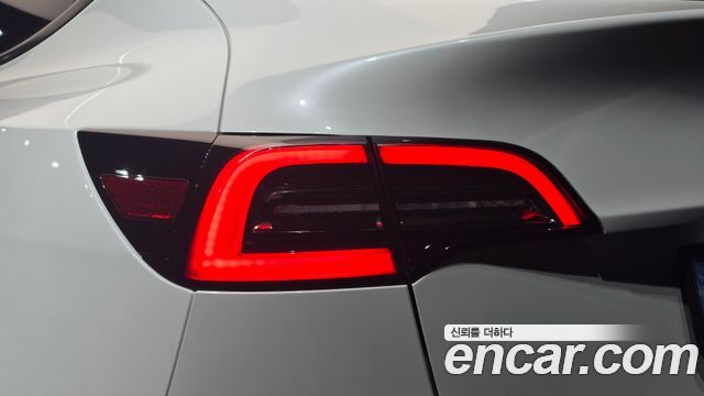 Tesla Model Y 2024 — photo 9