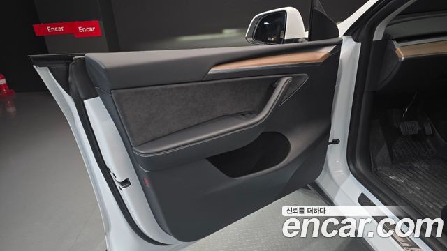 Tesla Model Y 2024 — photo 14