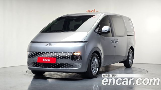 Hyundai Staria 2023 — photo 1