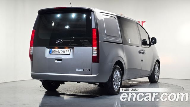Hyundai Staria 2023 — photo 2