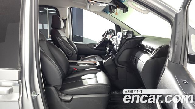 Hyundai Staria 2023 — photo 16