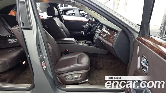 Rolls-Royce Ghost 2015 — photo 11