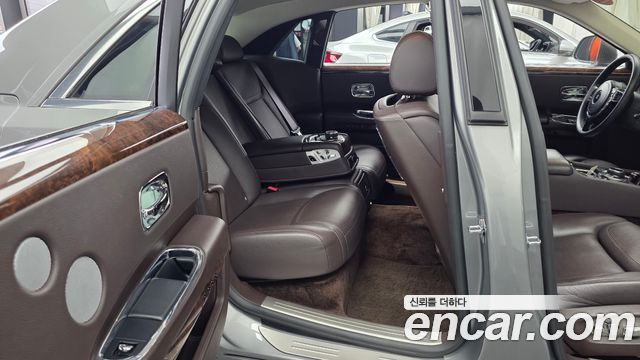 Rolls-Royce Ghost 2015 — photo 12