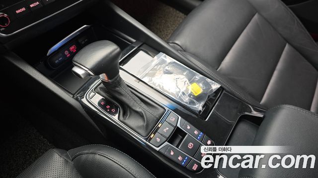 Kia K7 2018 — photo 12