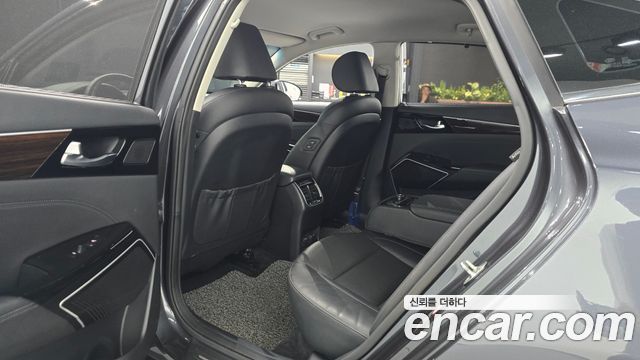 Kia K7 2018 — photo 17
