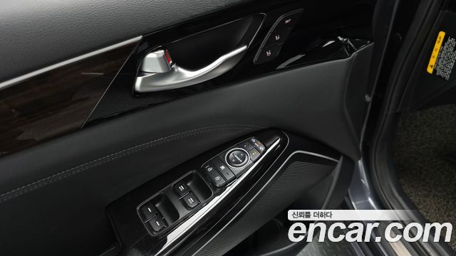 Kia K7 2018 — photo 21