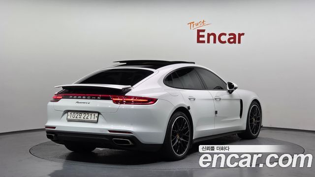 Porsche Panamera 2018 — photo 2