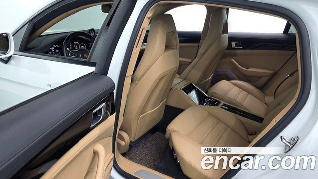 Porsche Panamera 2018 — photo 13