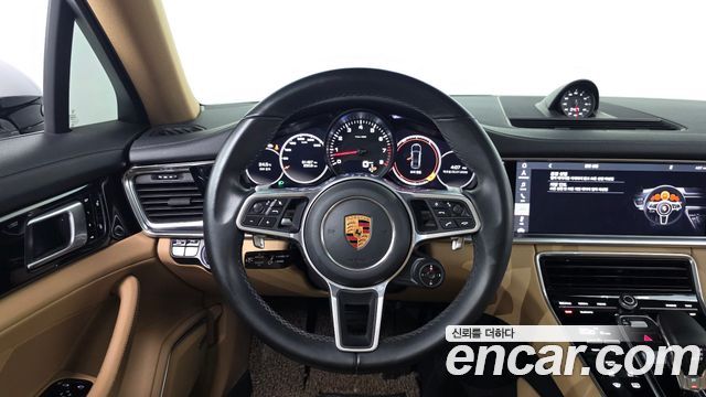 Porsche Panamera 2018 — photo 19