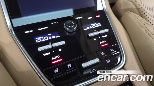 Porsche Panamera 2018 — photo 22