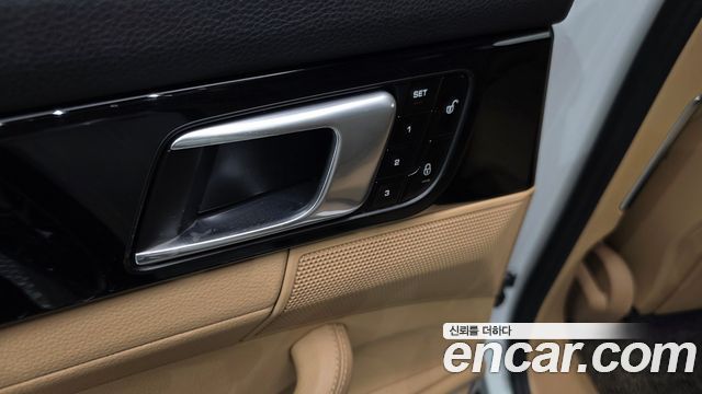 Porsche Panamera 2018 — photo 23