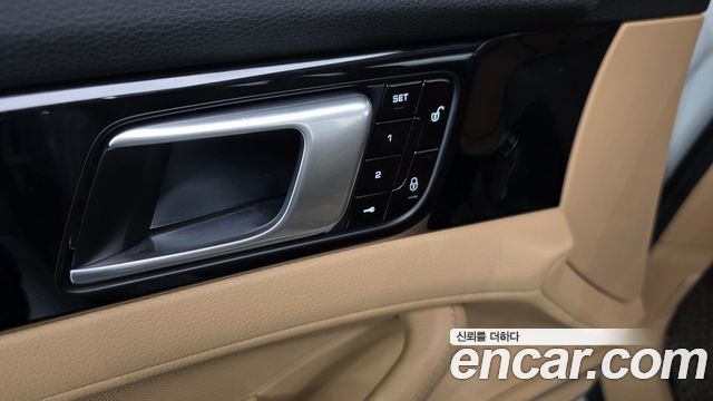 Porsche Panamera 2018 — photo 24