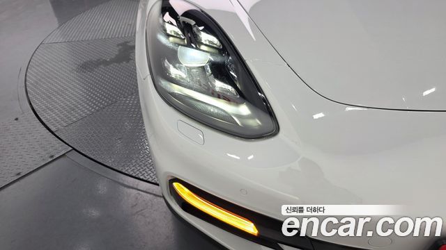 Porsche Panamera 2018 — photo 8