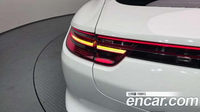 Porsche Panamera 2018 — photo 9