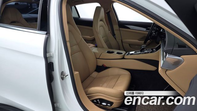 Porsche Panamera 2018 — photo 16