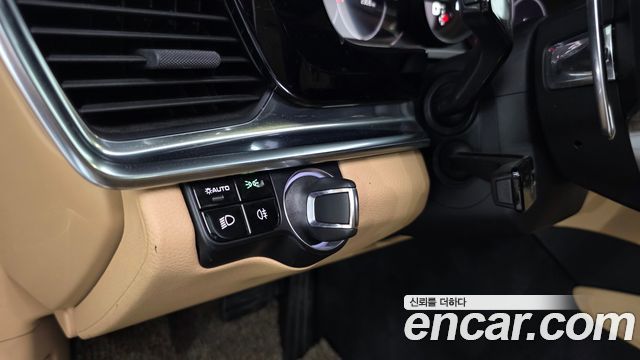 Porsche Panamera 2018 — photo 27