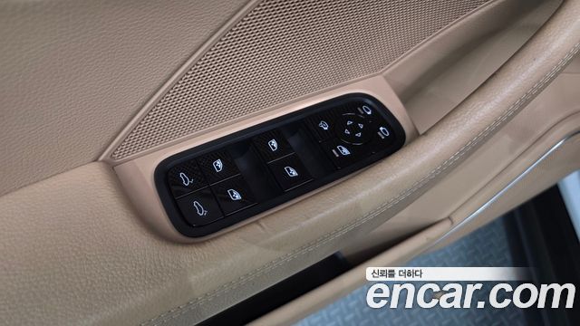 Porsche Panamera 2018 — photo 30