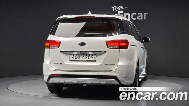 Kia Canival 2018 — photo 4