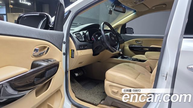 Kia Canival 2018 — photo 10