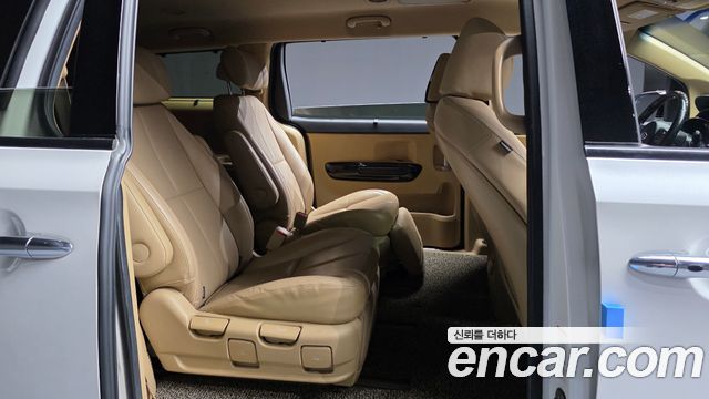 Kia Canival 2018 — photo 11