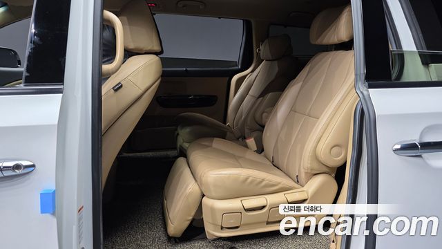 Kia Canival 2018 — photo 12